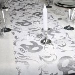 mini3-chemin-de-table-20-ans-argente-illustration.jpg